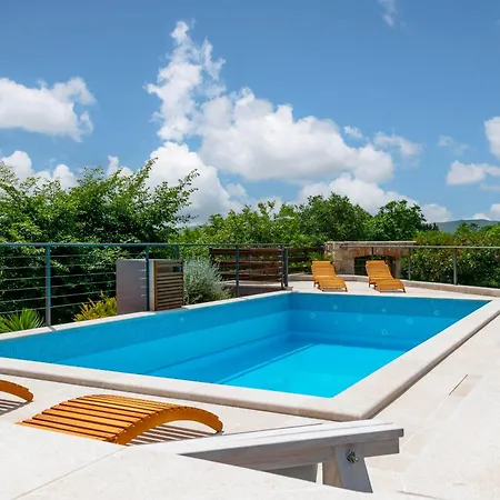 Kamenia Villa *