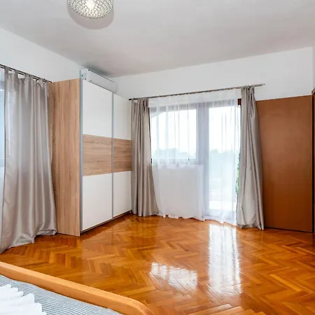 Kamenia Βίλα Drniš