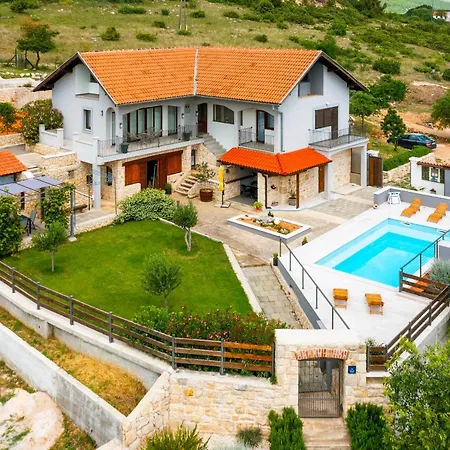 Kamenia Villa *