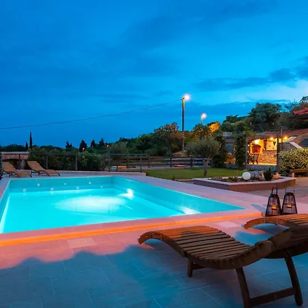 Kamenia Βίλα Drniš